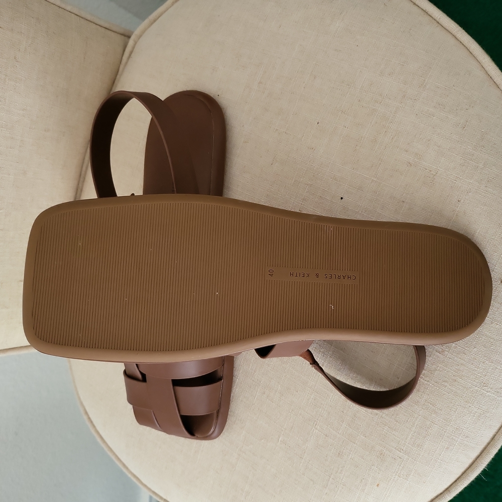 Sandals - Picture 4 of 4